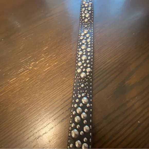 Y2K RARE Betsey Johnson Black & Silver Studded Rose Leather Belt Size Medium - Picture 6 of 8